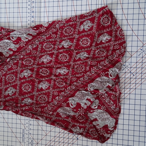 👑 3/$30 Red & White Elephant Skirt - Picture 3 of 5